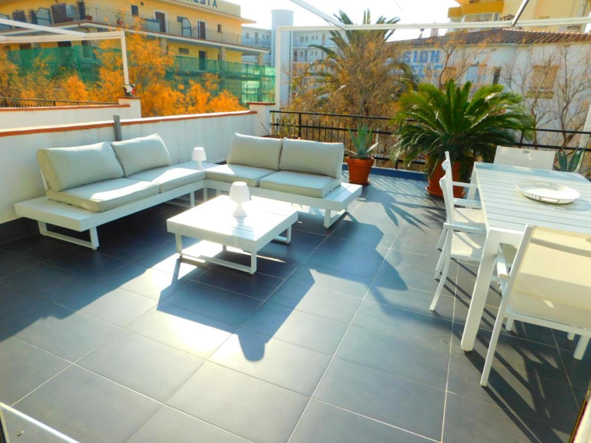 Gmid Immo Con Gran Terraza Con Vistas Al Mar En Apartment