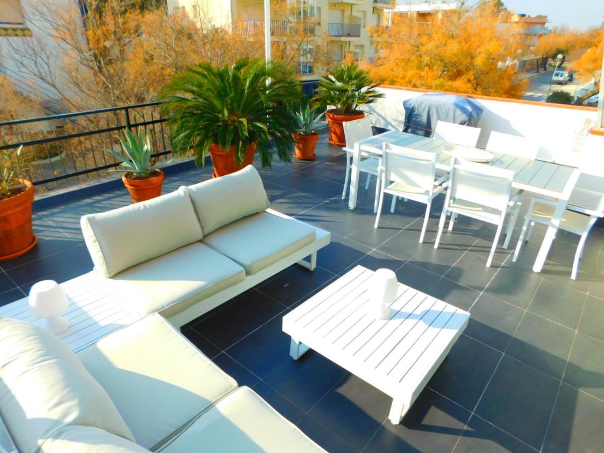 Gmid Immo Con Gran Terraza Con Vistas Al Mar En Roses