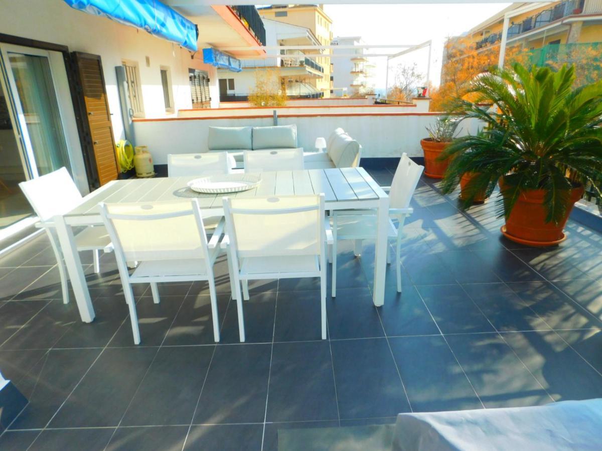 Gmid Immo Con Gran Terraza Con Vistas Al Mar En Apartment